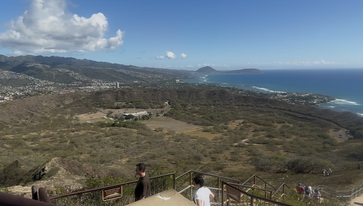 Crater rim southeast view from Diamond Head